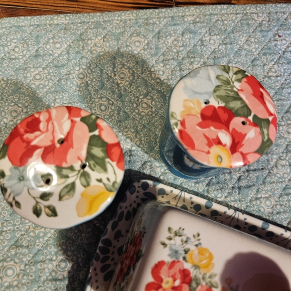 The Pioneer Woman Butter Dish and Salt&Pepper Shakers Lot - Picture 3 of 5